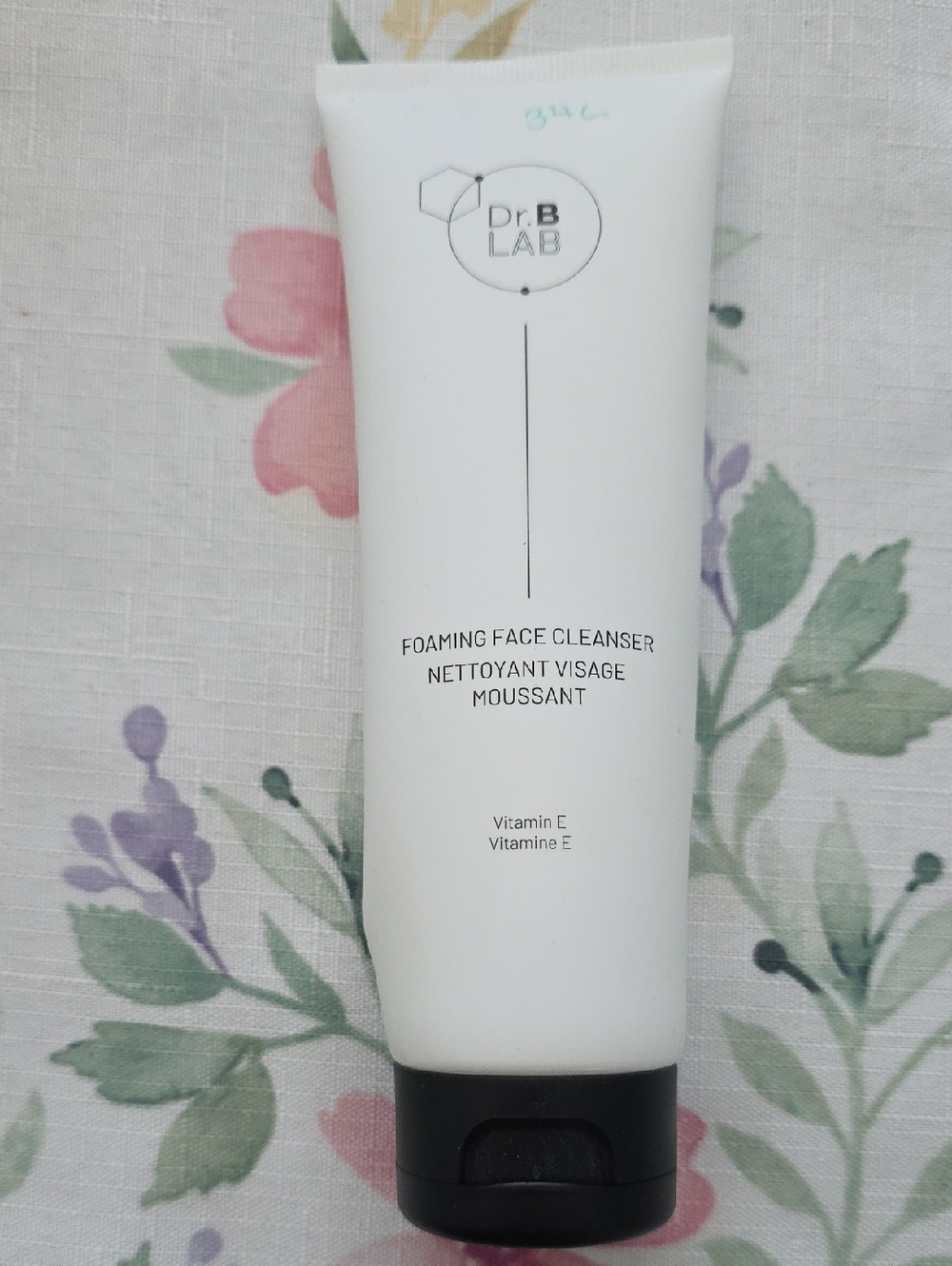 Foaming Face Cleanser - White